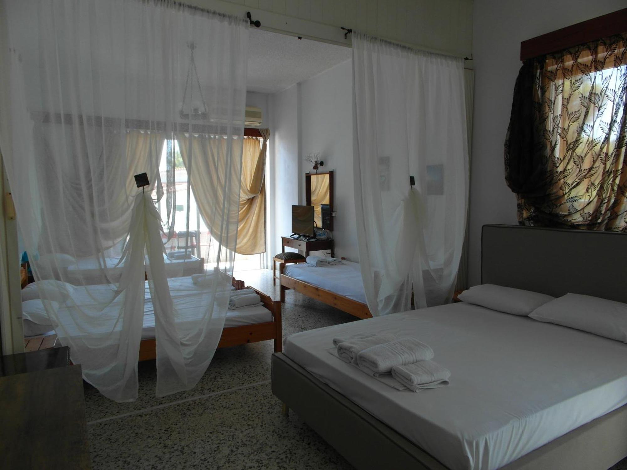 Eri Studios Agia Marina  Rum bild