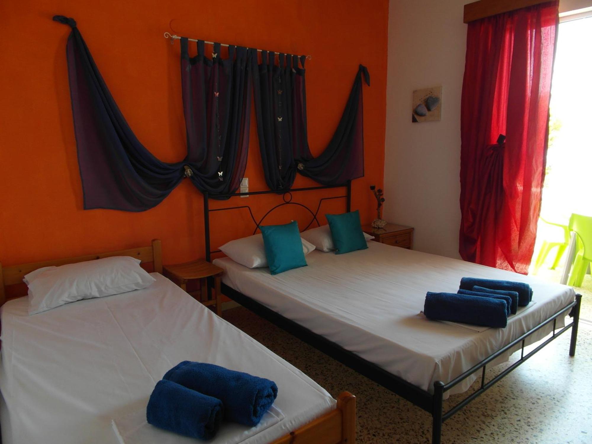 Eri Studios Agia Marina  Rum bild
