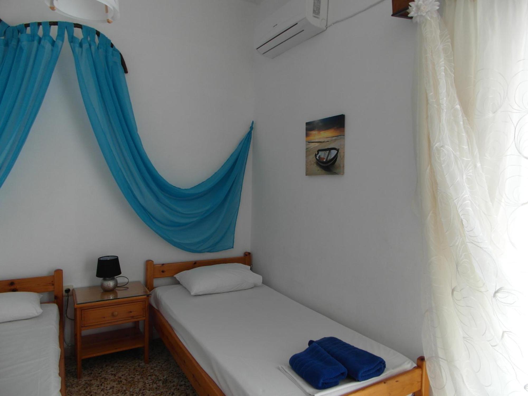 Eri Studios Agia Marina  Rum bild