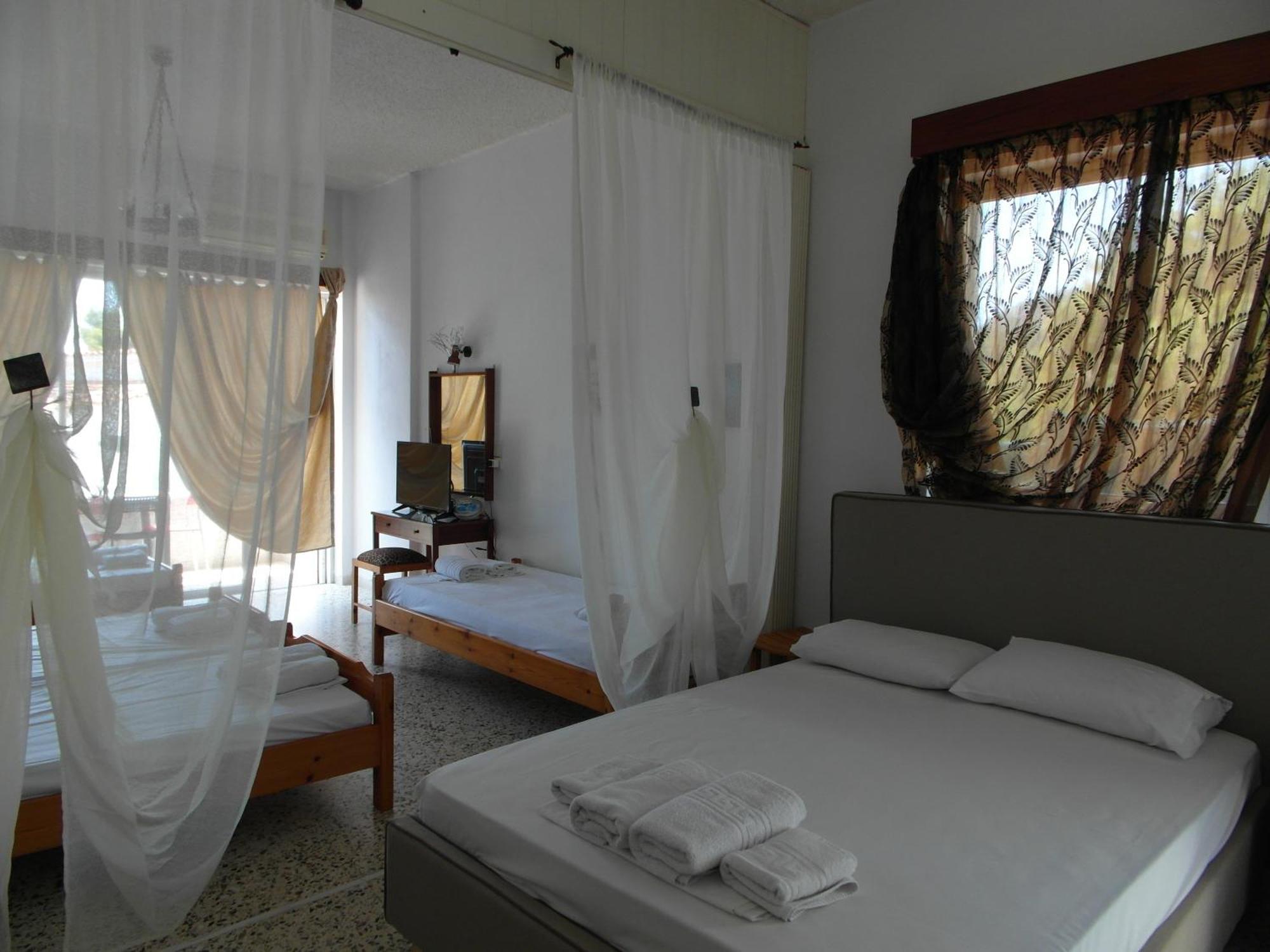 Eri Studios Agia Marina  Rum bild