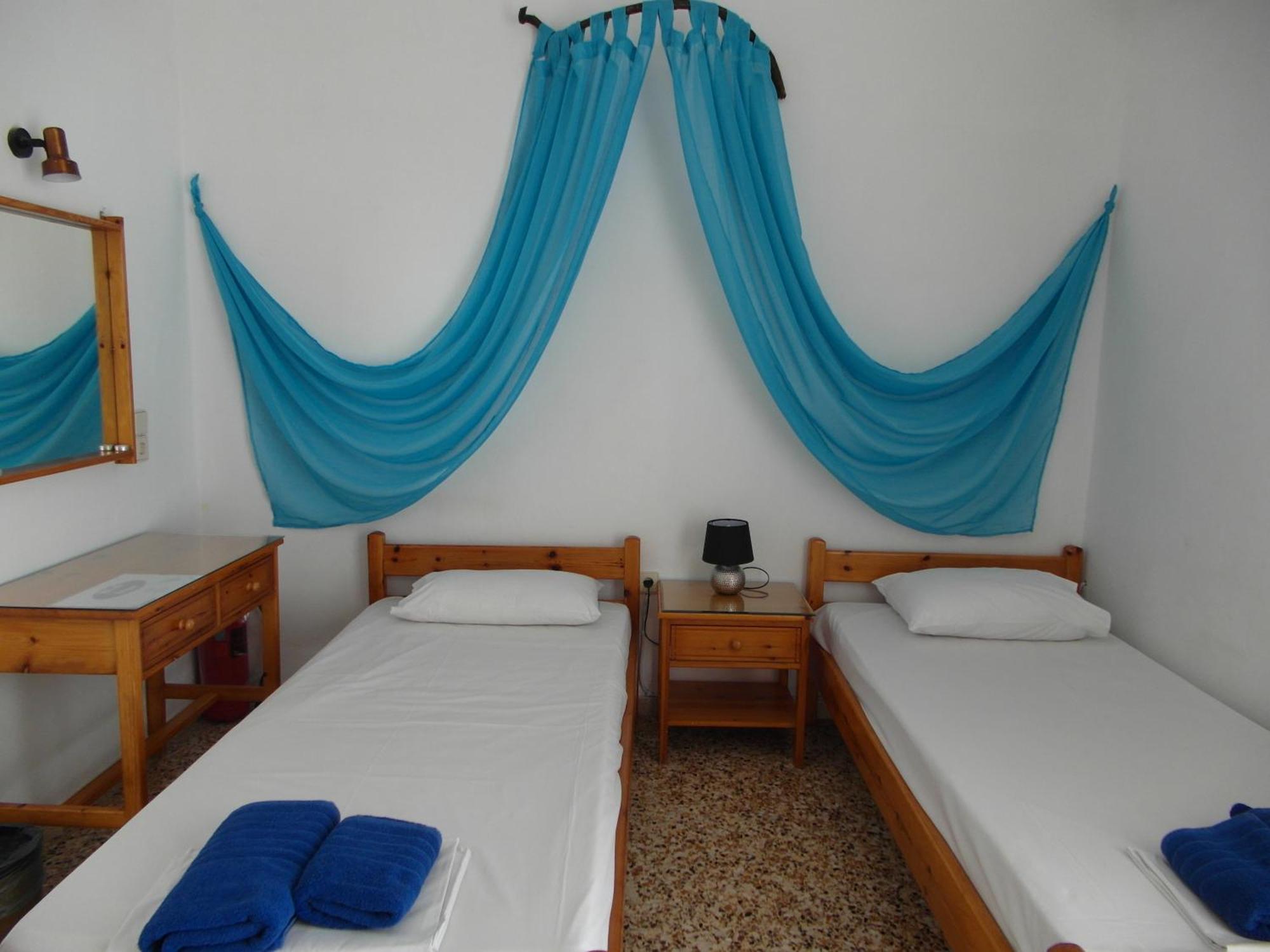 Eri Studios Agia Marina  Rum bild