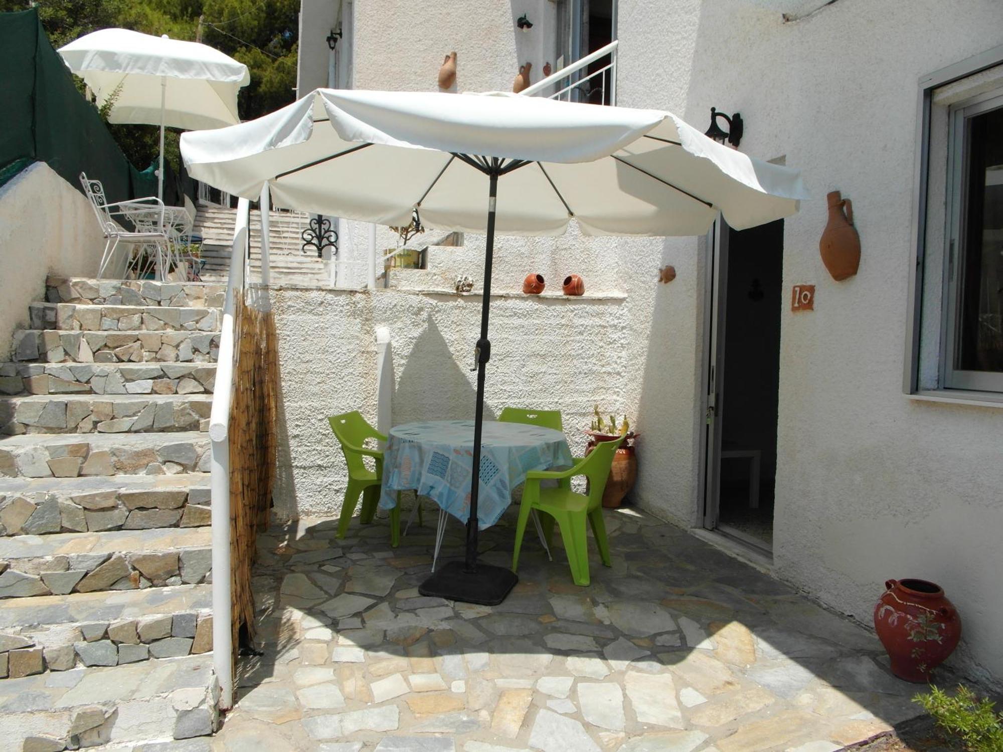 Eri Studios Agia Marina  Rum bild